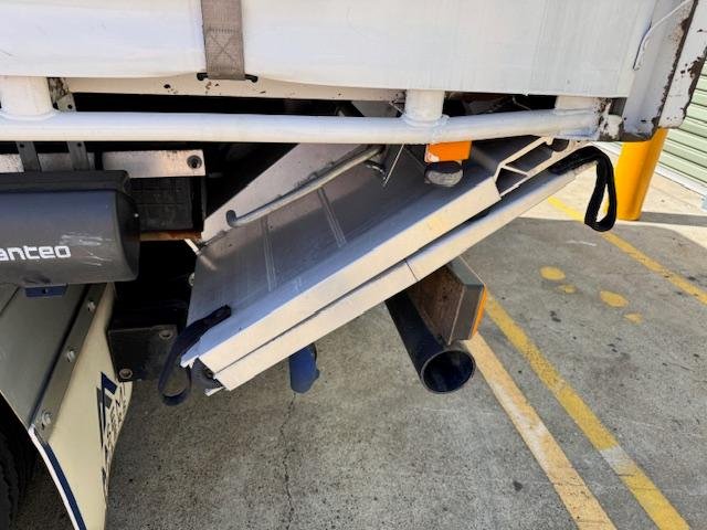 2004 Maxitrans St3 22 Pallet Sd Refrigerated Curtain, Tuck Away Tail Gate