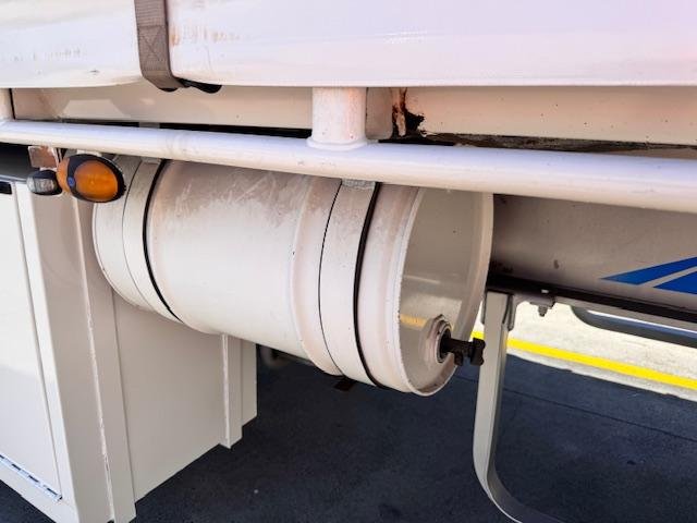 2004 Maxitrans St3 22 Pallet Sd Refrigerated Curtain, Tuck Away Tail Gate