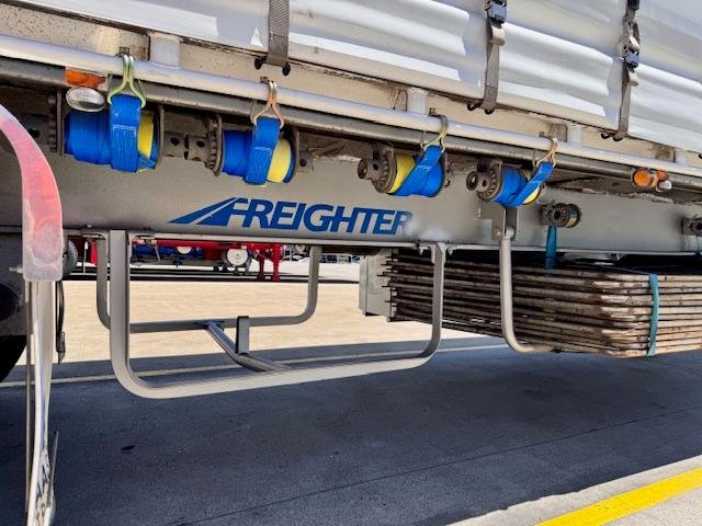 2004 Maxitrans St3 22 Pallet Sd Refrigerated Curtain, Tuck Away Tail Gate