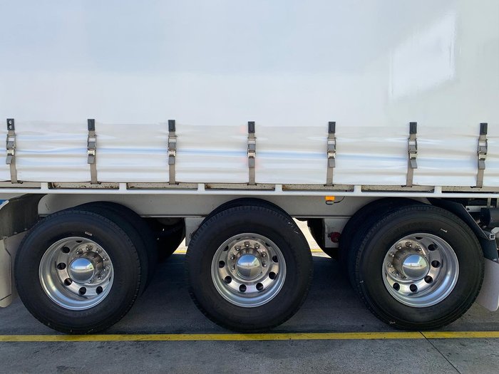 2004 Maxitrans St3 22 Pallet Sd Refrigerated Curtain, Tuck Away Tail Gate