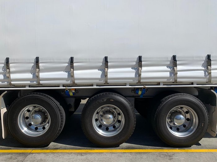 2004 Maxitrans St3 22 Pallet Sd Refrigerated Curtain, Tuck Away Tail Gate