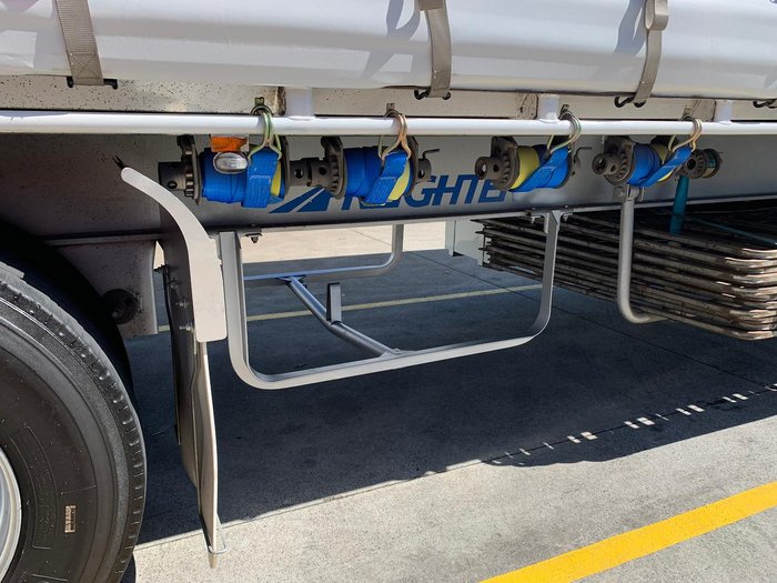 2004 Maxitrans St3 22 Pallet Sd Refrigerated Curtain, Tuck Away Tail Gate