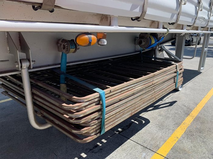 2004 Maxitrans St3 22 Pallet Sd Refrigerated Curtain, Tuck Away Tail Gate