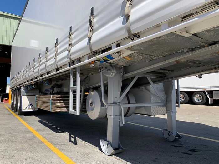 2004 Maxitrans St3 22 Pallet Sd Refrigerated Curtain, Tuck Away Tail Gate