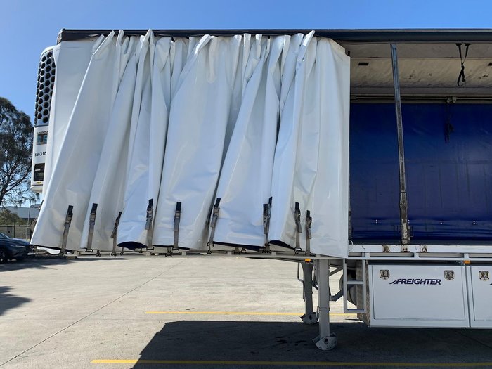 2004 Maxitrans St3 22 Pallet Sd Refrigerated Curtain, Tuck Away Tail Gate