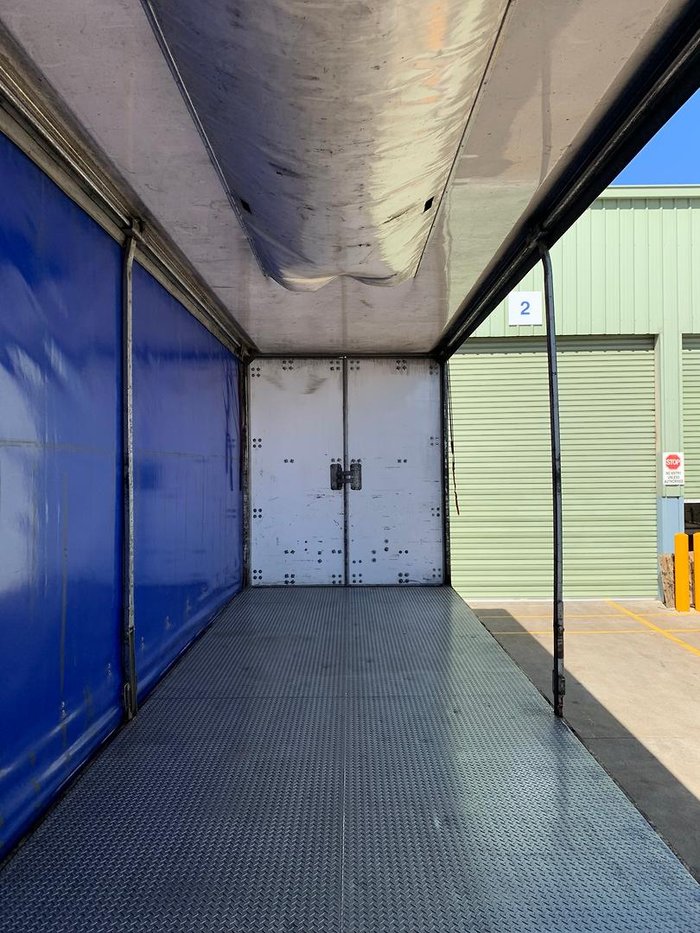 2004 Maxitrans St3 22 Pallet Sd Refrigerated Curtain, Tuck Away Tail Gate