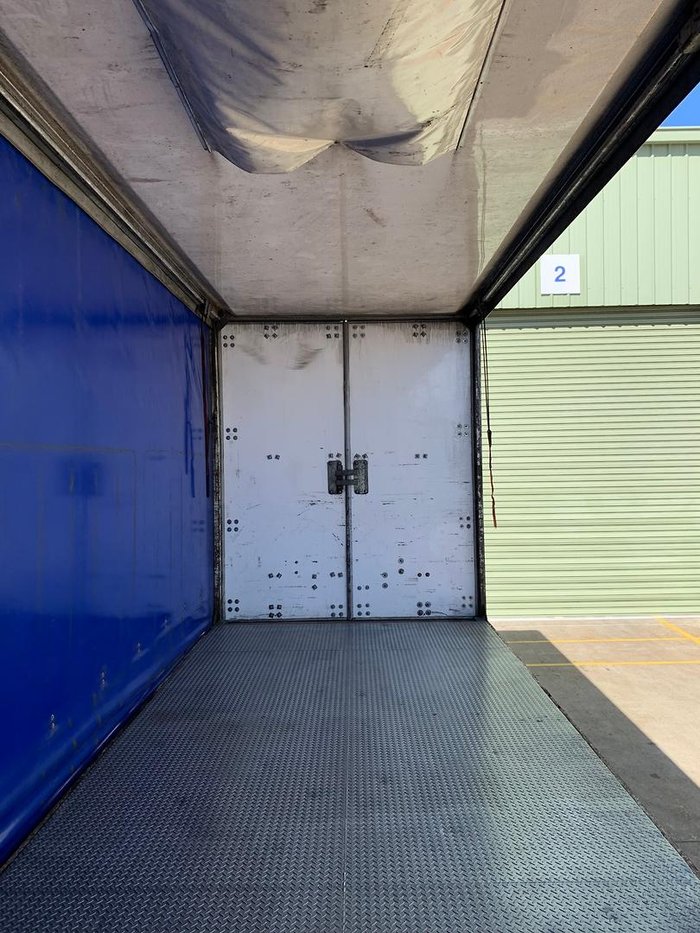 2004 Maxitrans St3 22 Pallet Sd Refrigerated Curtain, Tuck Away Tail Gate