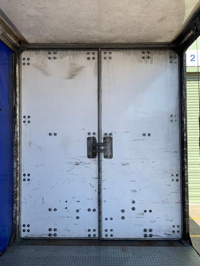 2004 Maxitrans St3 22 Pallet Sd Refrigerated Curtain, Tuck Away Tail Gate