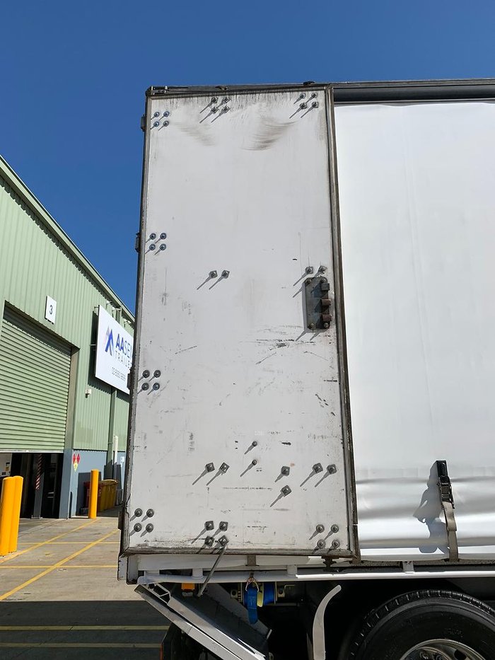2004 Maxitrans St3 22 Pallet Sd Refrigerated Curtain, Tuck Away Tail Gate