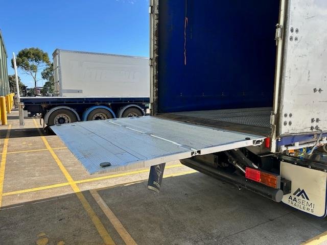 2004 Maxitrans St3 22 Pallet Sd Refrigerated Curtain, Tuck Away Tail Gate