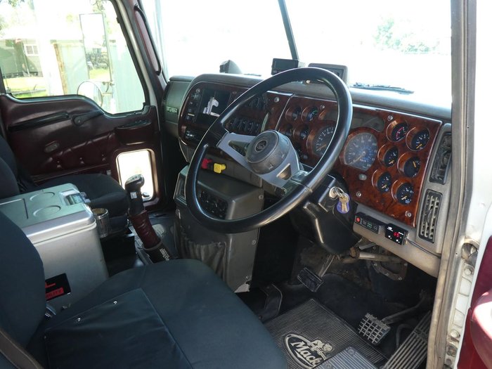 2005 Mack Superliner WHITE