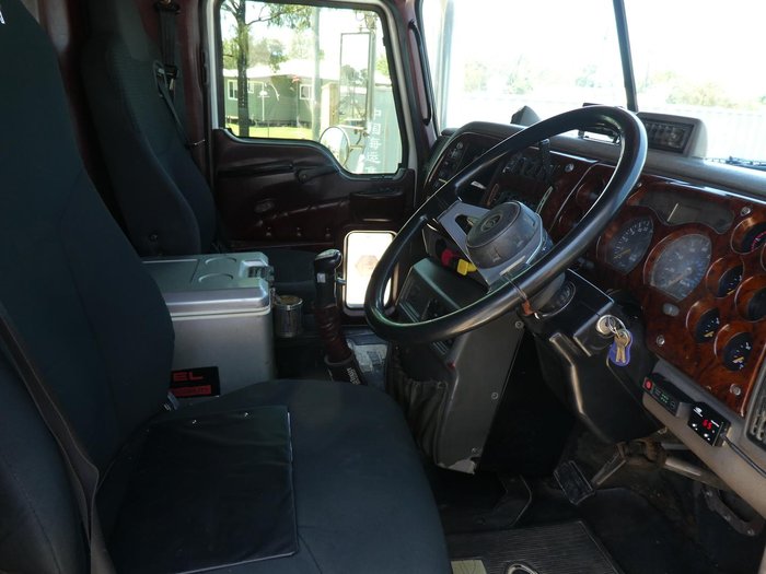 2005 Mack Superliner WHITE
