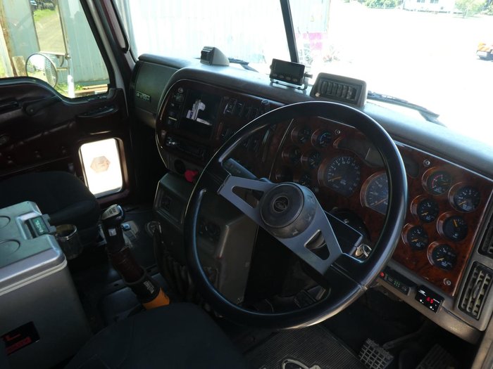 2005 Mack Superliner WHITE
