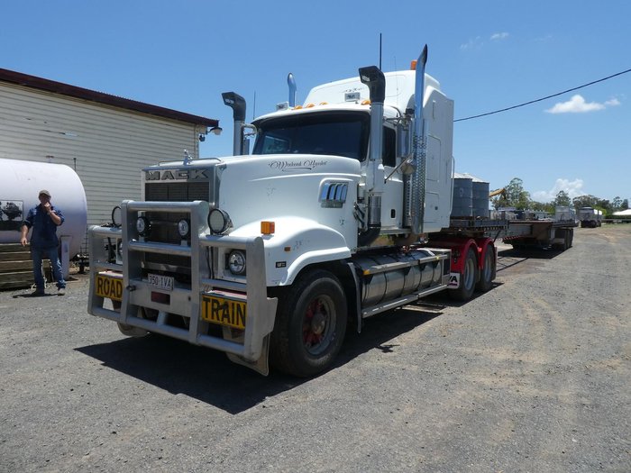 2005 Mack Superliner WHITE