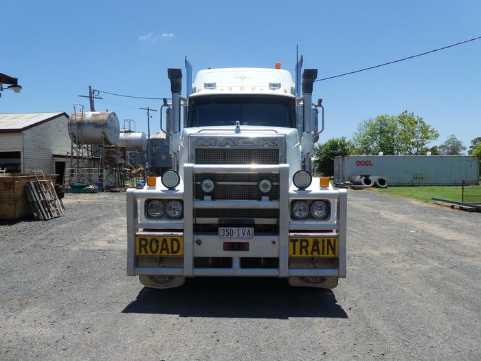 2005 Mack Superliner WHITE