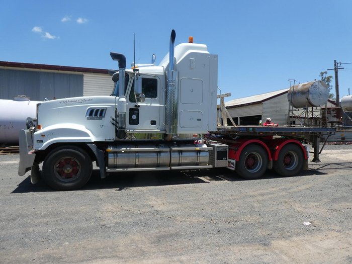 2005 Mack Superliner WHITE