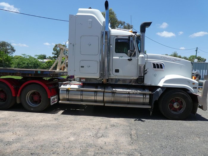 2005 Mack Superliner WHITE