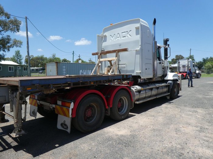 2005 Mack Superliner WHITE