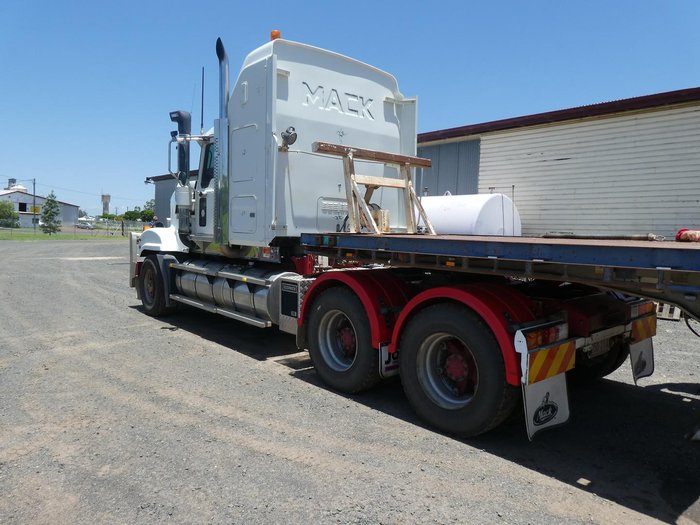 2005 Mack Superliner WHITE