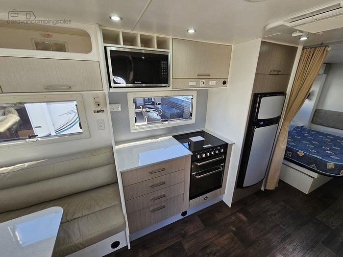 2016 New Age Caravans Blue Diamond Bd24e