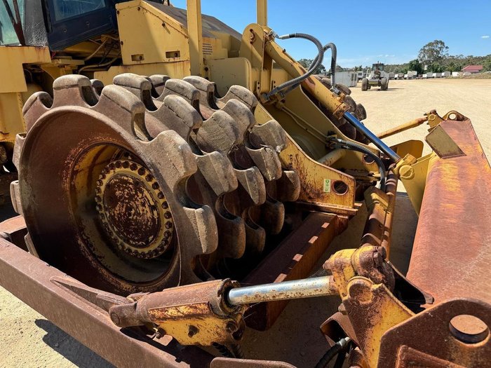 2001 Caterpillar 825G 