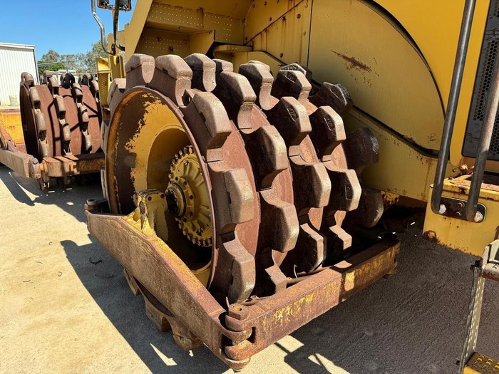 2001 Caterpillar 825G 