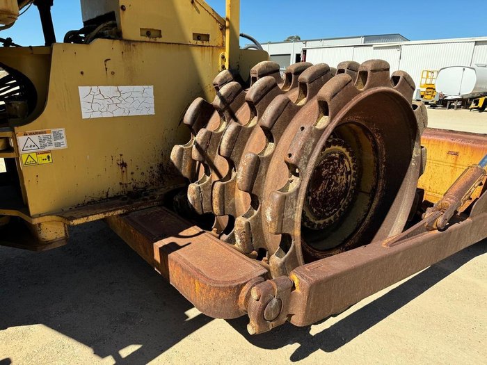 2001 Caterpillar 825G 