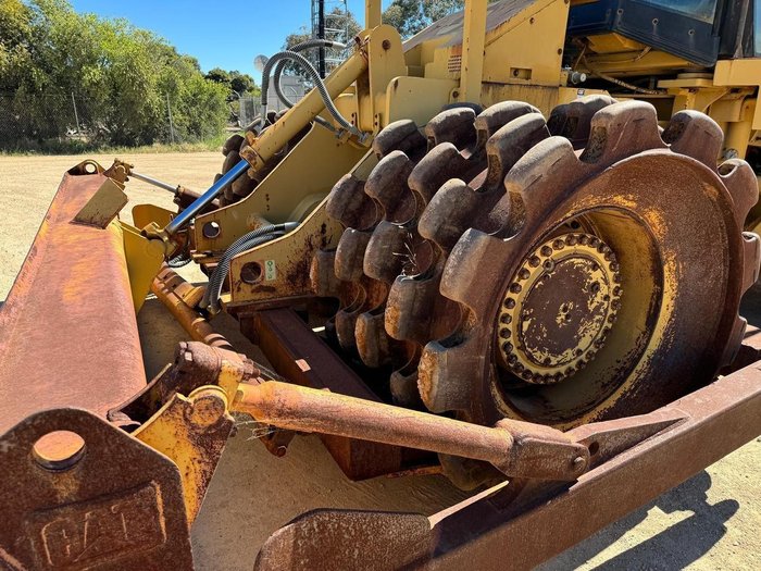 2001 Caterpillar 825G 