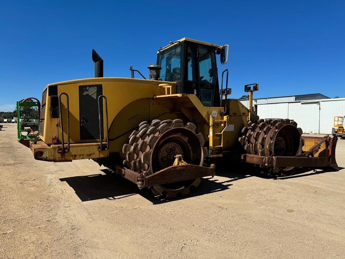 2001 Caterpillar 825G 