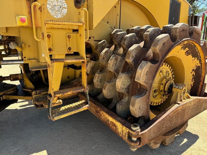 2001 Caterpillar 825G 