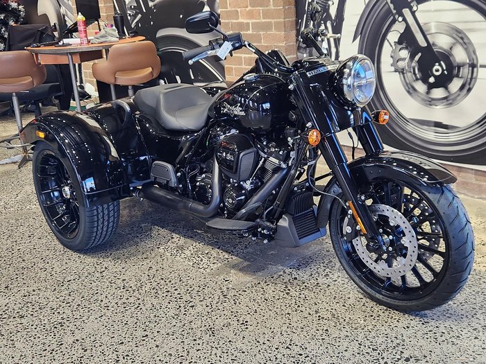 2025 Harley-Davidson Freewheeler 114 (FLRT) Freewheeler Black