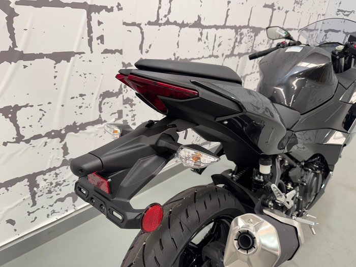 2024 Kawasaki Ninja 500 (EX500G) Ninja Grey