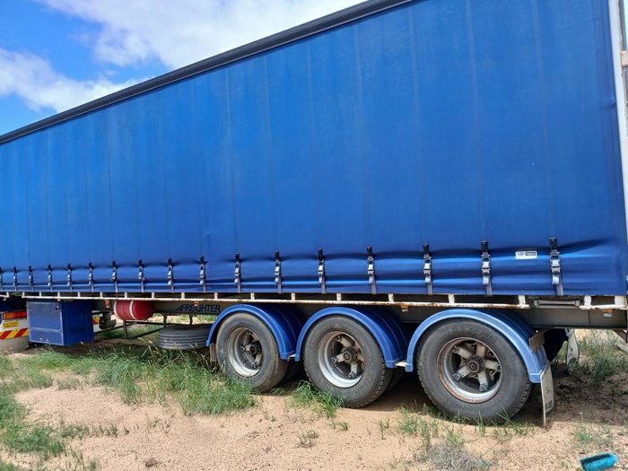 2001 Maxitrans Curtainside