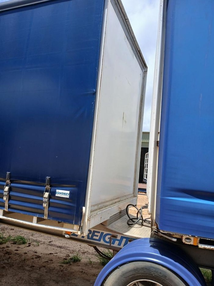 2001 Maxitrans Curtainside