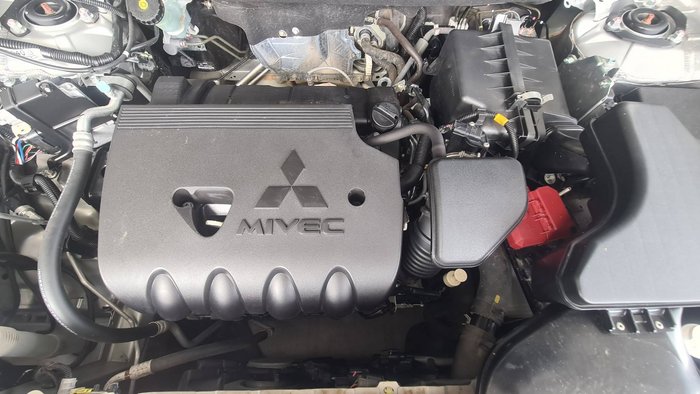 2018 MITSUBISHI OUTLANDER ES ADAS 5 SEAT 2WD