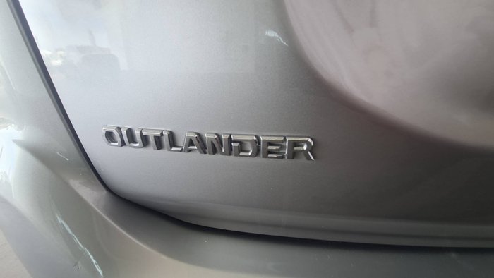 2018 MITSUBISHI OUTLANDER ES ADAS 5 SEAT 2WD