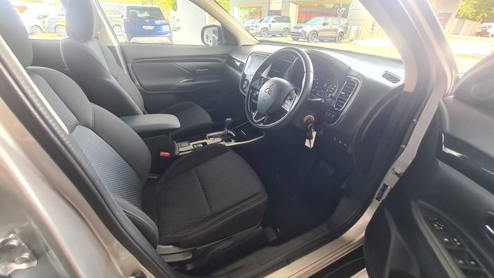 2018 MITSUBISHI OUTLANDER ES ADAS 5 SEAT 2WD