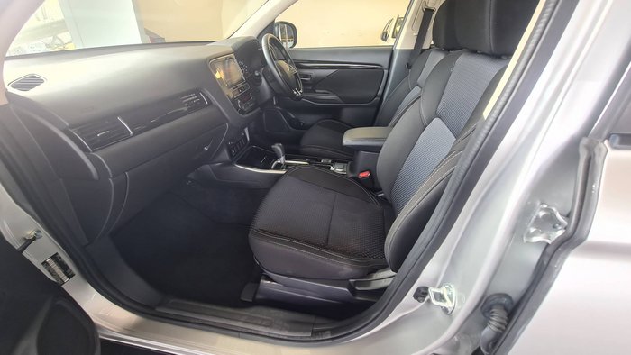 2018 MITSUBISHI OUTLANDER ES ADAS 5 SEAT 2WD