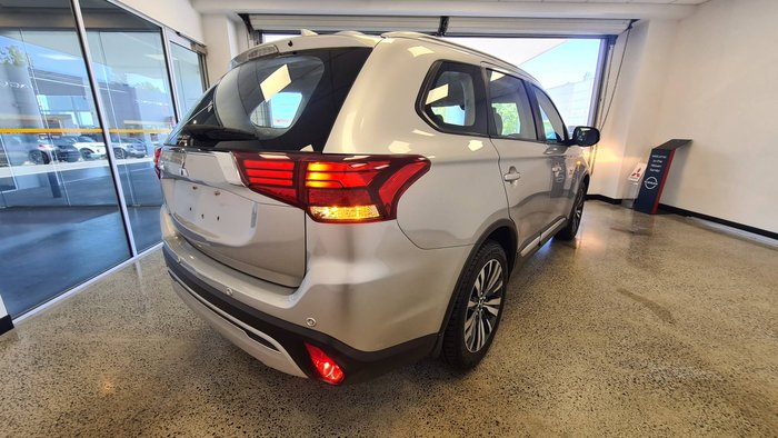 2018 MITSUBISHI OUTLANDER ES ADAS 5 SEAT 2WD