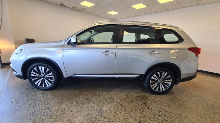 2018 MITSUBISHI OUTLANDER ES ADAS 5 SEAT 2WD
