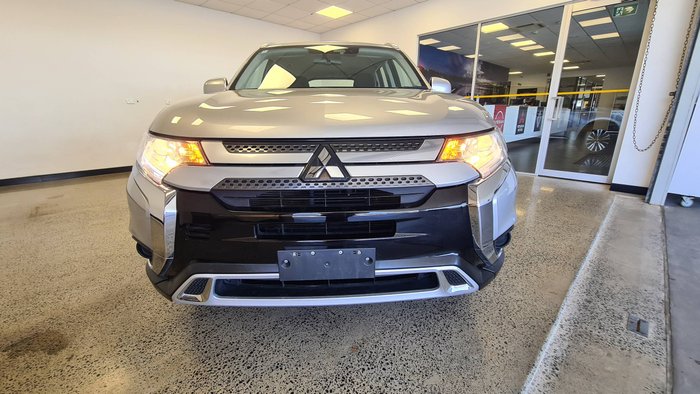 2018 MITSUBISHI OUTLANDER ES ADAS 5 SEAT 2WD