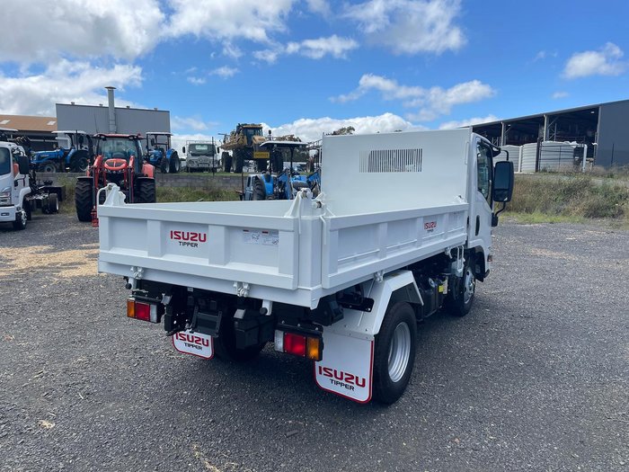 2024 Isuzu Nmr 45/60-150 Amt Tri-Tipper NMR