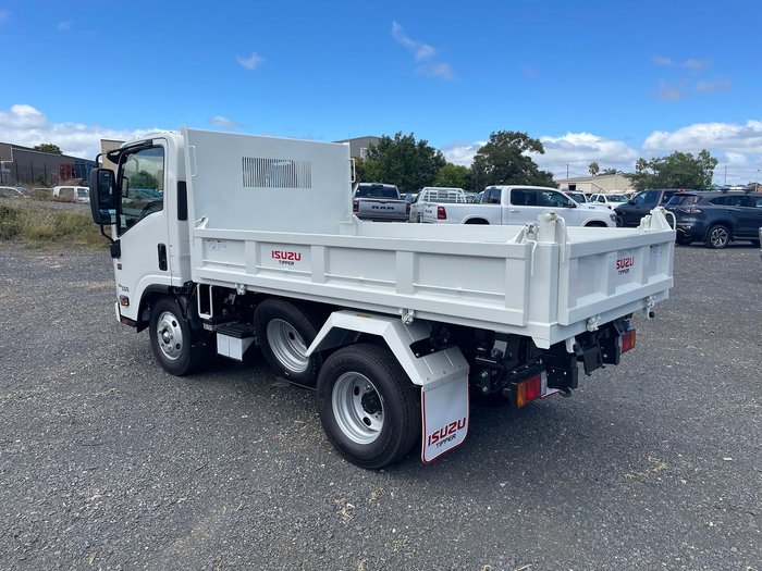 2024 Isuzu Nmr 45/60-150 Amt Tri-Tipper NMR