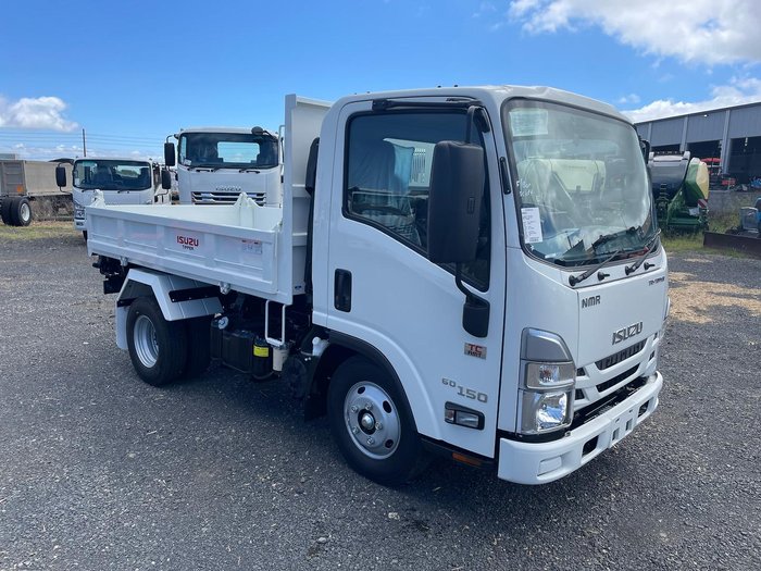 2024 Isuzu Nmr 45/60-150 Amt Tri-Tipper NMR