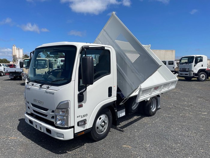 2024 Isuzu Nmr 45/60-150 Amt Tri-Tipper NMR