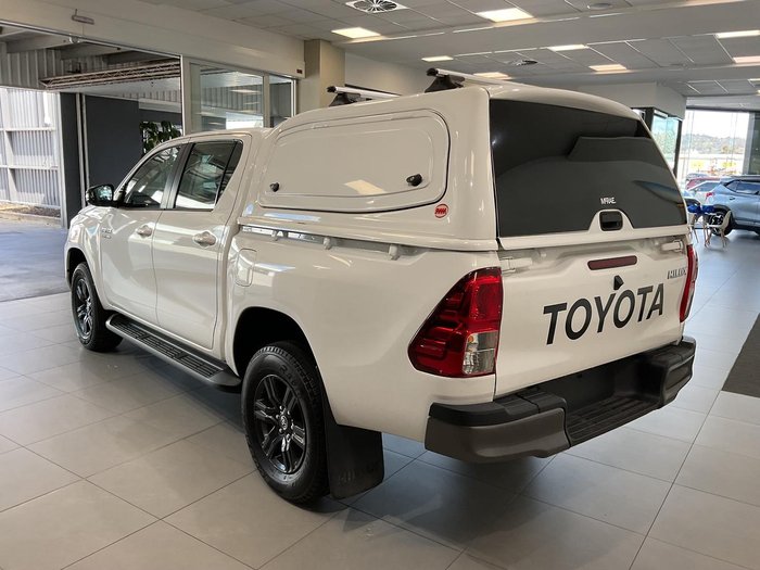 2024 Toyota Hilux SR