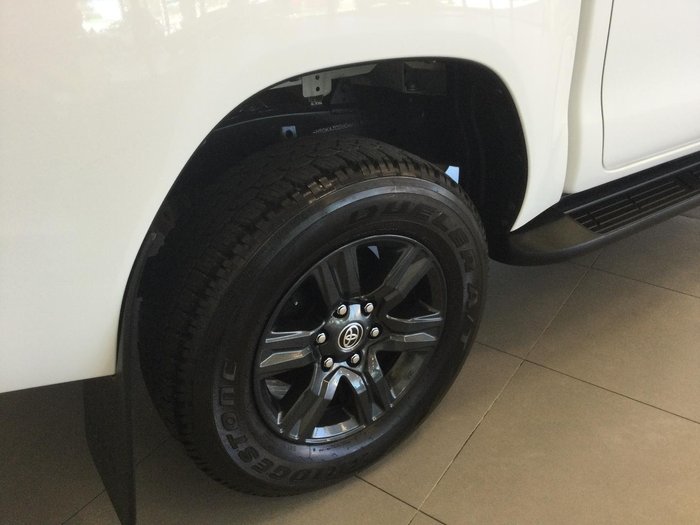 2024 Toyota Hilux SR