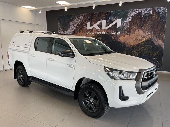 2024 Toyota Hilux SR