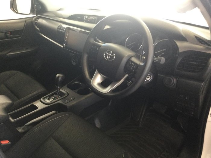 2024 Toyota Hilux SR