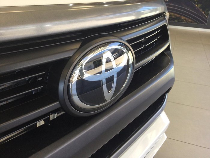 2024 Toyota Hilux SR